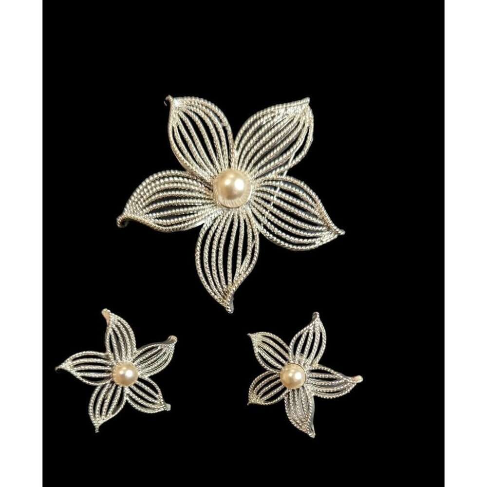 Vintage Sarah Coventry Silver Tone‎  Flower  Brooch & Clip Earrings Set 3"